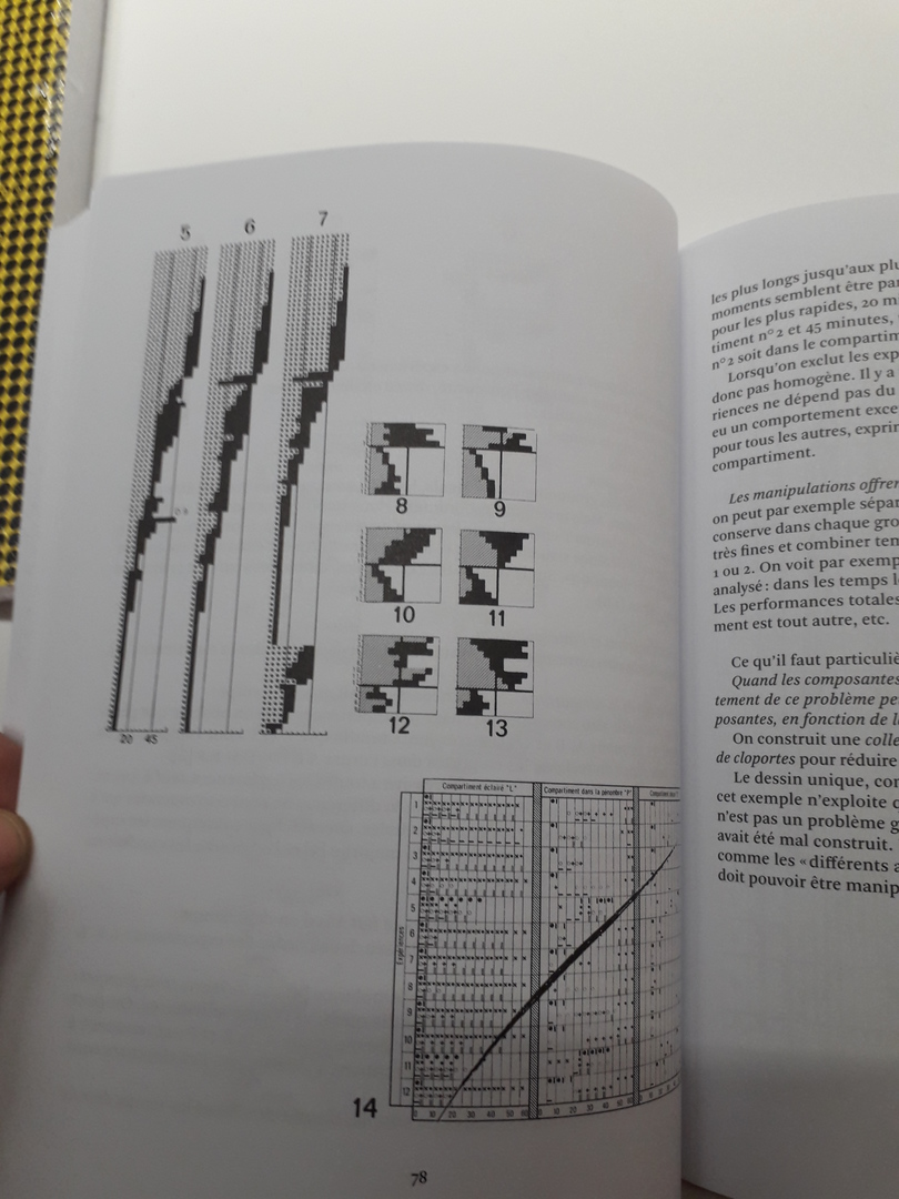 Image 44 : Page d'un livre avec texte et schémas en noir et blanc (vue 1)