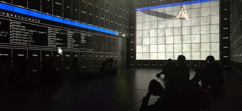 Image 4 : Installation d'une vidéo géante projetée sur quatre murs