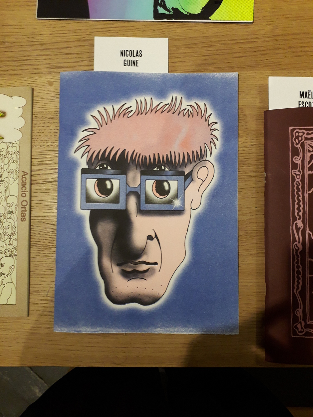 Image 10 : Couverture d'une édition avec le dessin du visage d'un personnage portant des lunettes