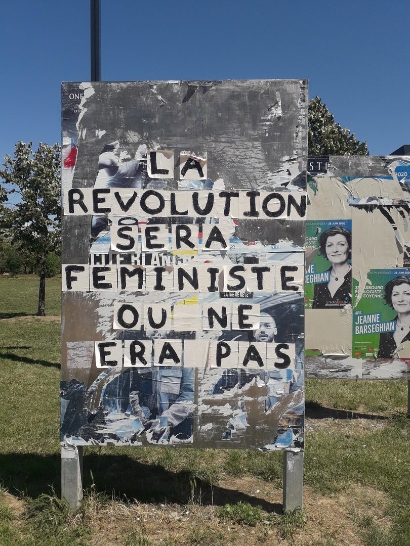 Image 1 : Collage féministe avec la mention La révolution sera féministe ou ne sera pas