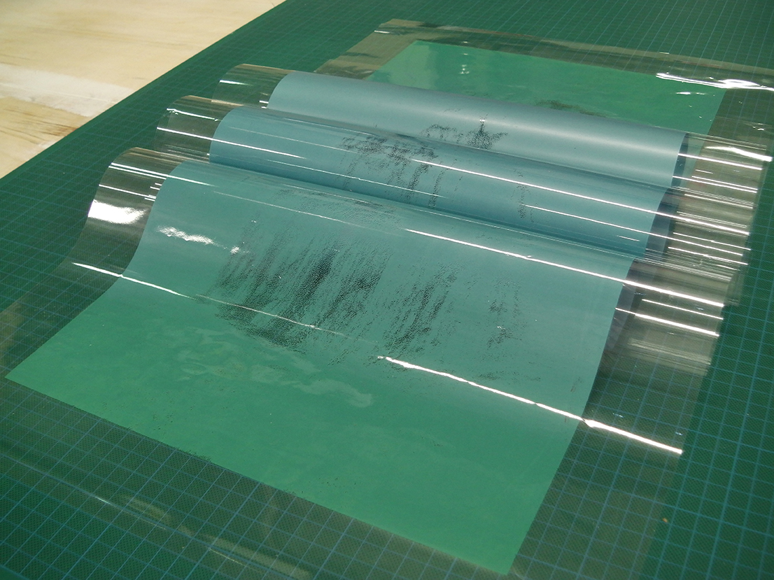 Blue-green gradient prints on butt-wrapped transparent films
