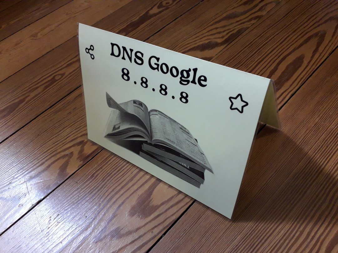 Photographie recto du rôle DNS Google