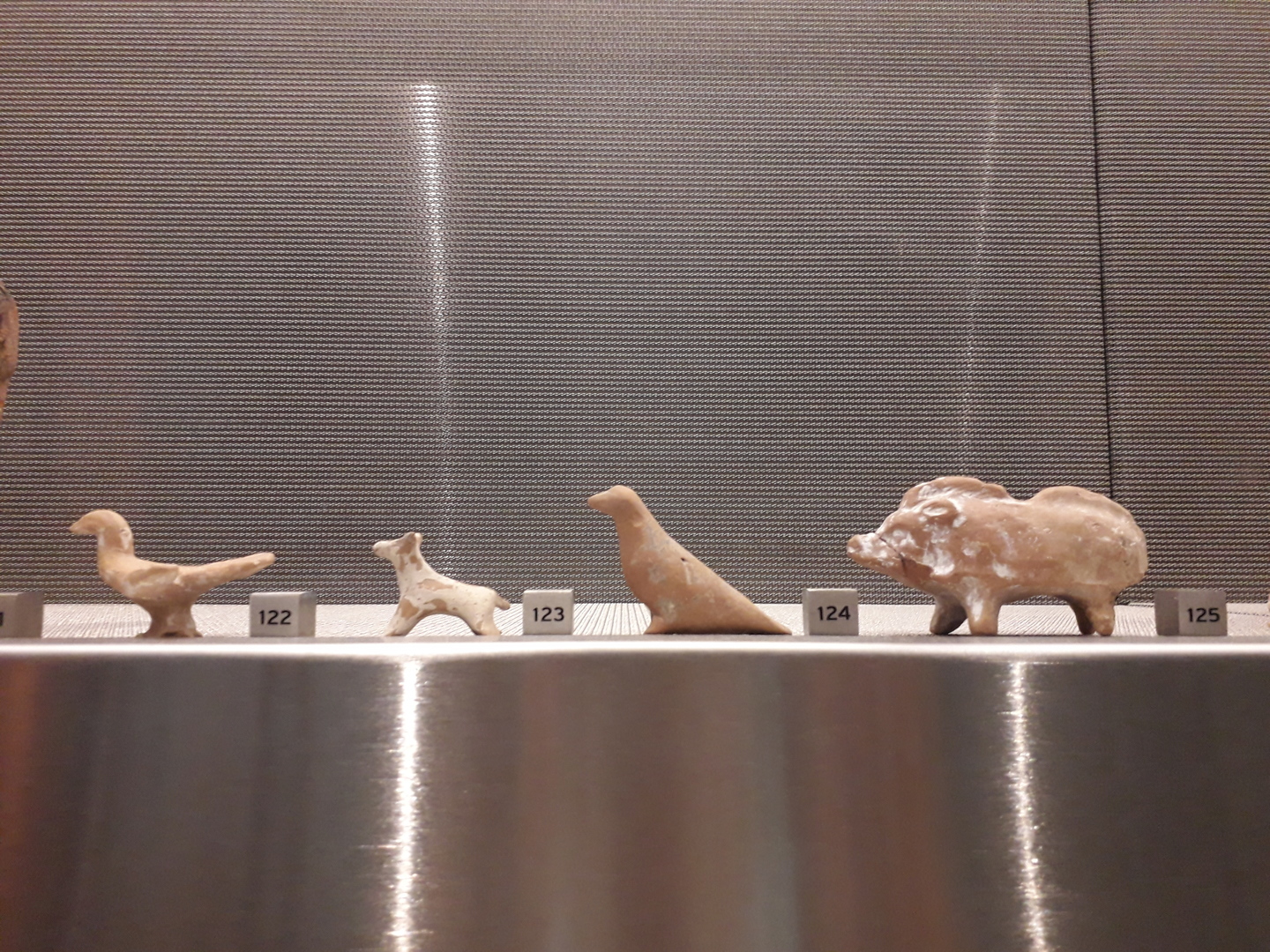 Image 9 : Miniatures en terre cuite à l'effigie d'animaux