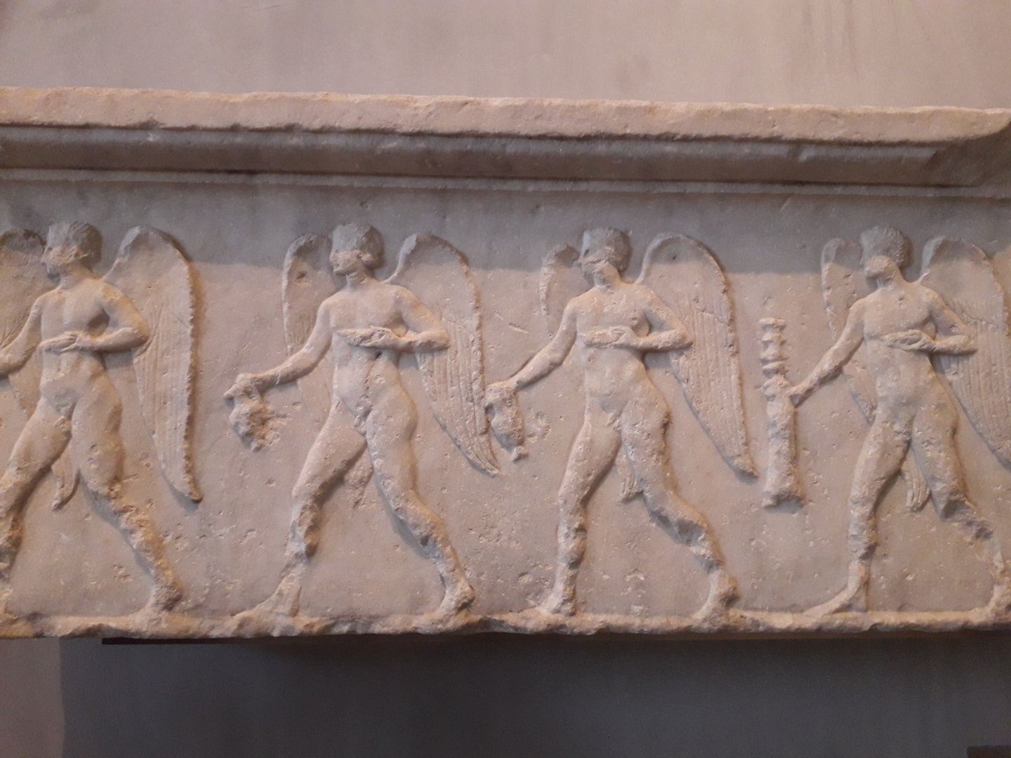 Image 12 : Bas-relief avec des anges