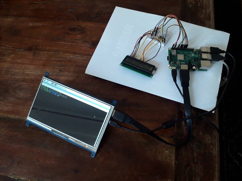 Image 8 : Montage électronique raccordant un écran LCD, une Raspberry Pi et un écran de GPS