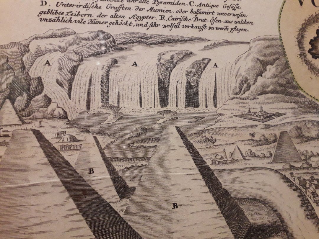 Vue de détail d'une illustration de chutes d'eau et de pyramides
