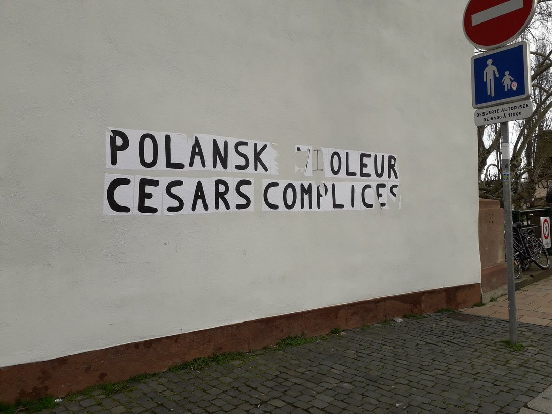 Image 3 : Collage féministe avec la mention Polanski violeur Césars complices